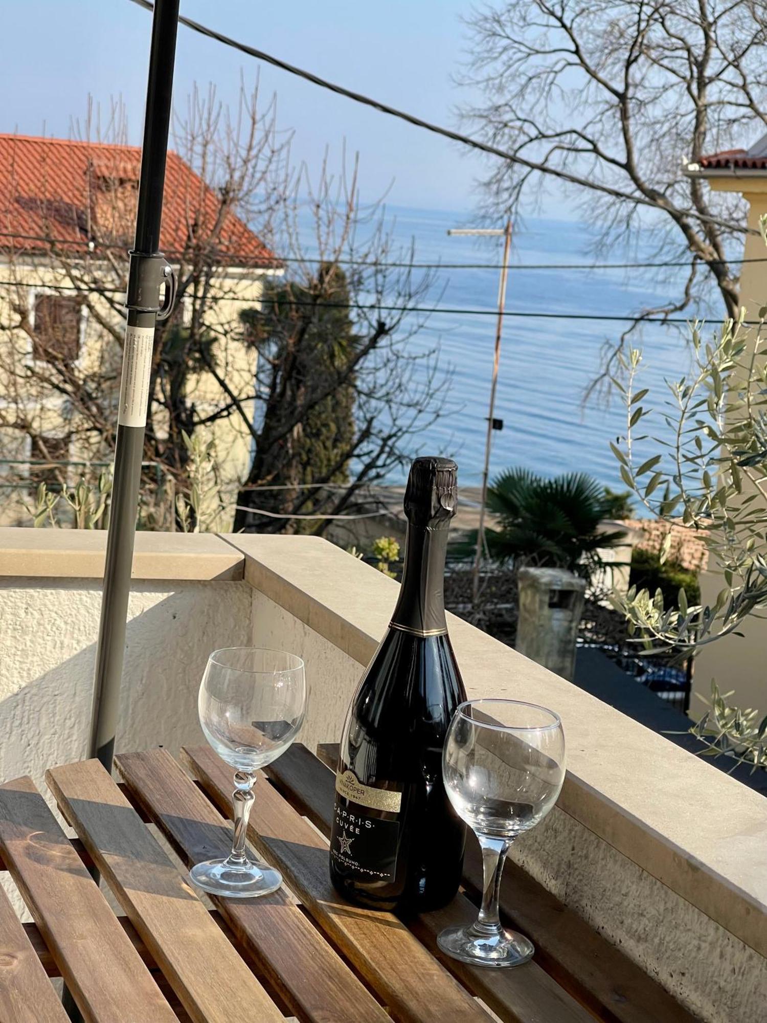 Apartments Matacin With Sea View Опатія Номер фото