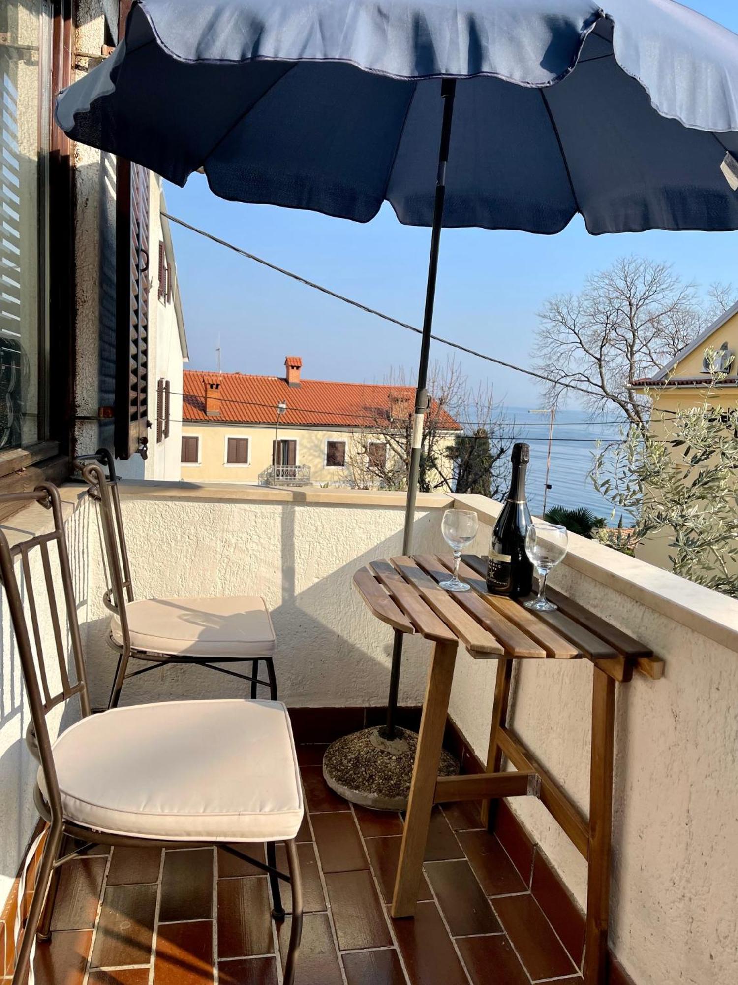 Apartments Matacin With Sea View Опатія Номер фото